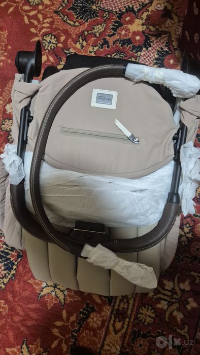Cybex Coya Platinum с коричневой кожей , бежевый с золотом цвет. 
Прив