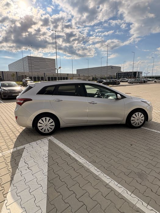Hyndai i30 Premium  1.6 бензин