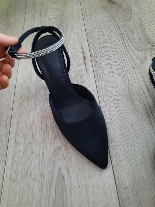 Pantofi stradivarius