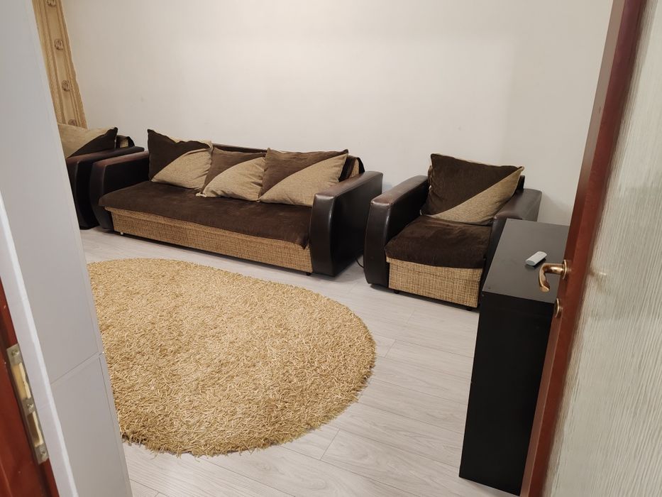 Închiriez apartament 3 camere decomadat