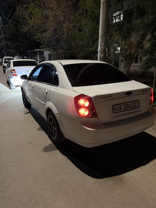 Продается лассети 1.8 белая