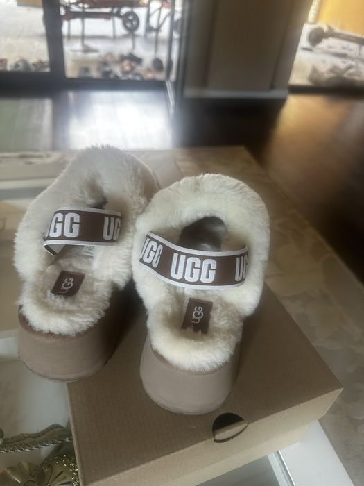 Ugg-uri aproape noi,o singura purtare