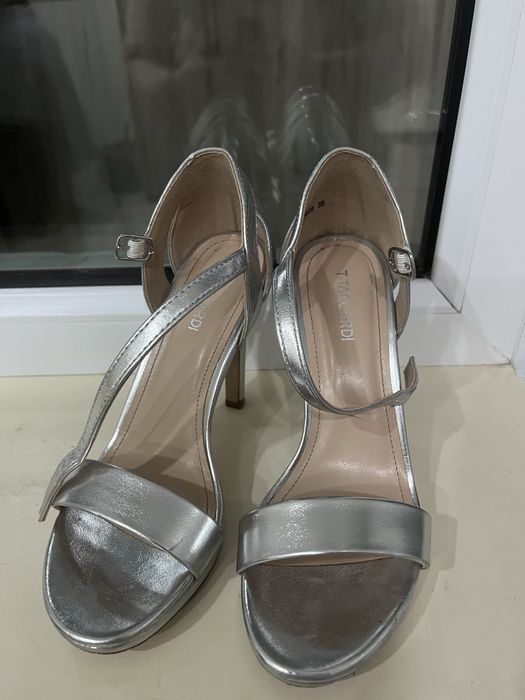 Босоножки за 3000 тг