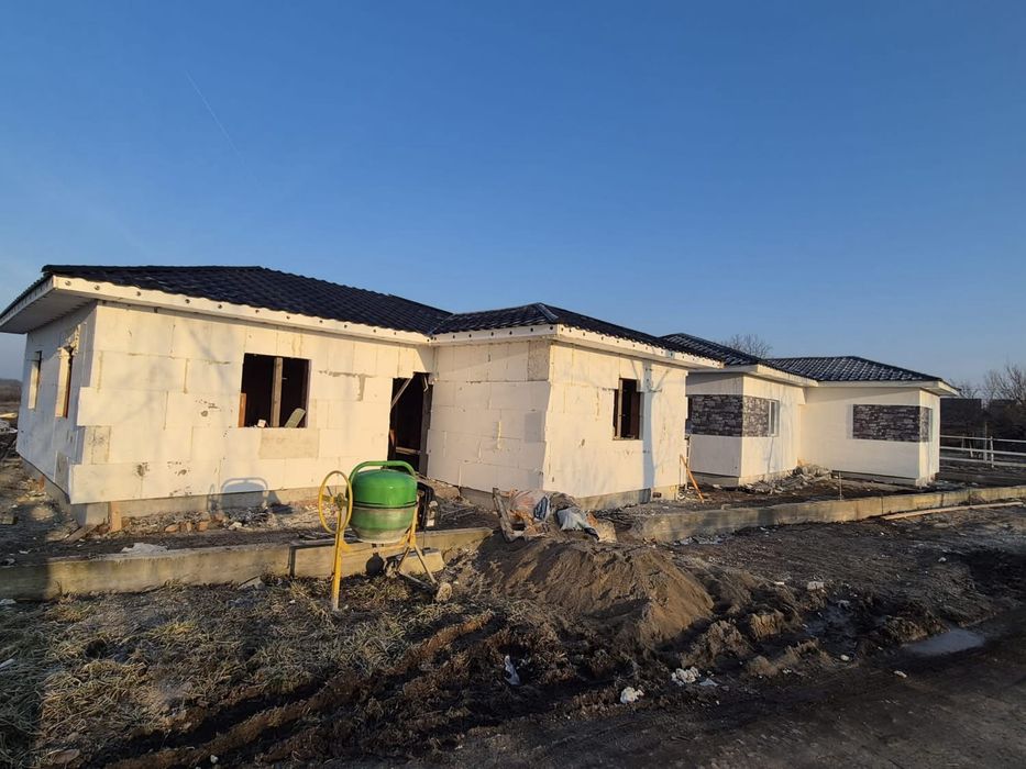 Ofer spre vanzare Case Noi Semifinisate in Madaras