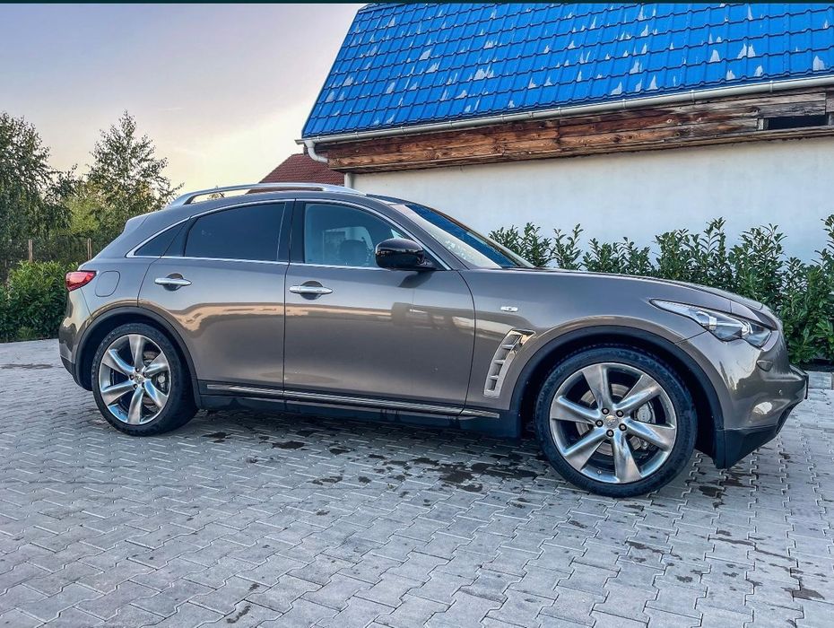 VandSchimb Infiniti FX30D , impozit/an 700 lei