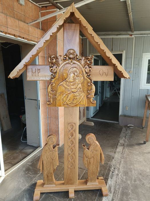 Troița lemn sculptata