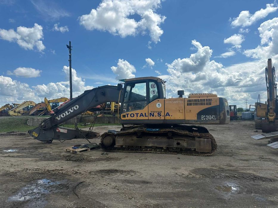 Dezmembrez excavator pe senile Volvo EC240 CL- piese de schimb Volvo