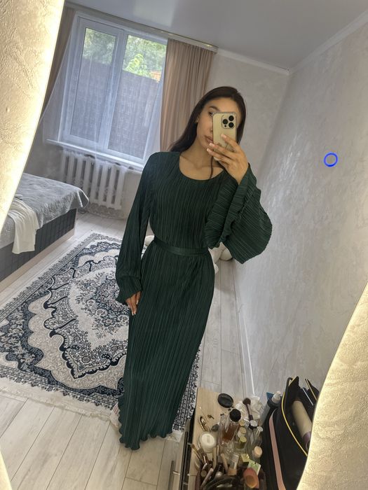 темно-зеленое,вечернее платье