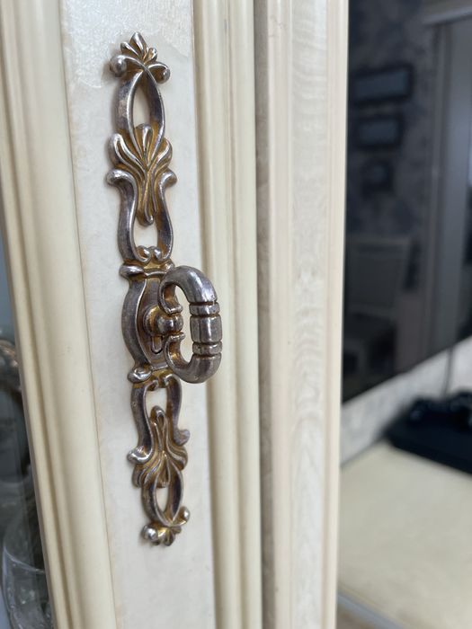 Продам Мебель для гостиной Сервант комплект