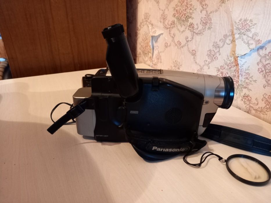 Продам видеокамеру Panasonic NV-VX27EN