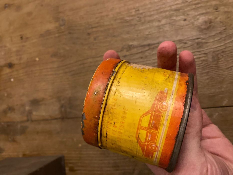 Cutie vaselina din tablă PECO  retro perioada comunistă