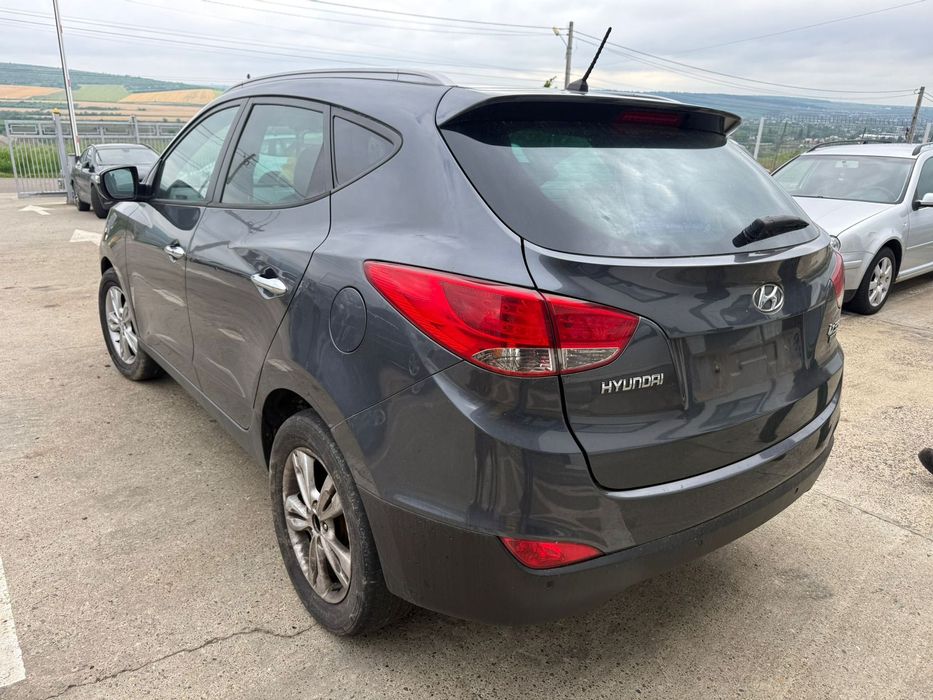 Dezmembrez Hyundai IX35 2010 negru 1.7 crdi D4FD cutie manuala