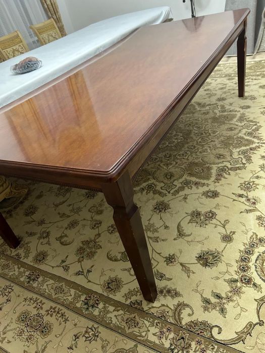 Срочно! Стол из красного дерева