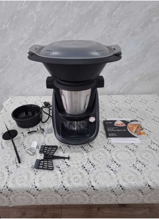 Продам кухонный комбайн