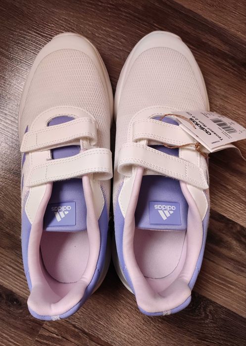 Нови оригинални дамски маратонки Adidas