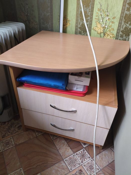 Продам стулья со спинками,тумбочки