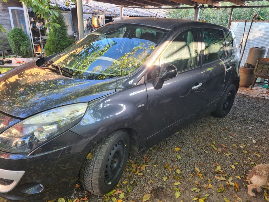 Dezmembrez  piese de pe Renault scenic 2012
