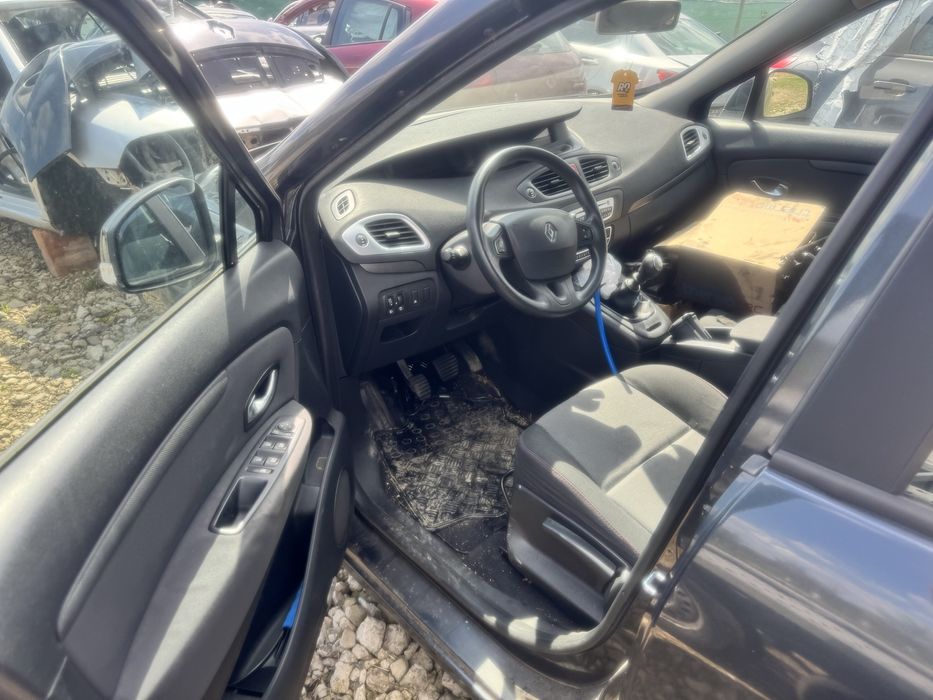 Dezmembrez Renault Scenic 14 tce