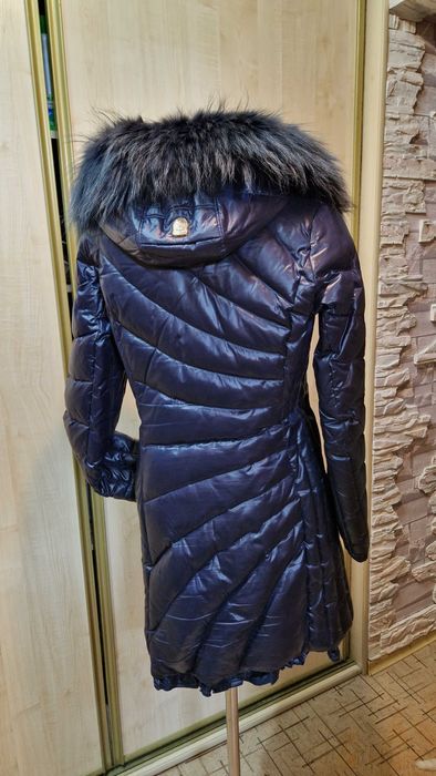 Теплый женский пуховик интересной модели