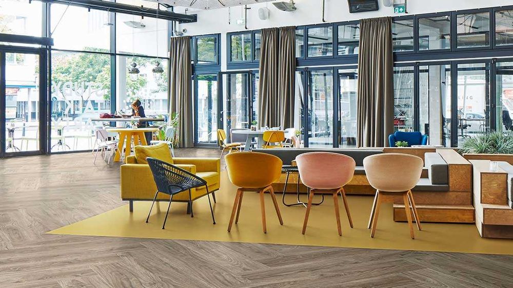 Модульное LVT-покрытие для бизнес-центров