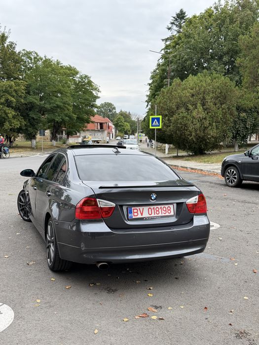BMW 320i.
