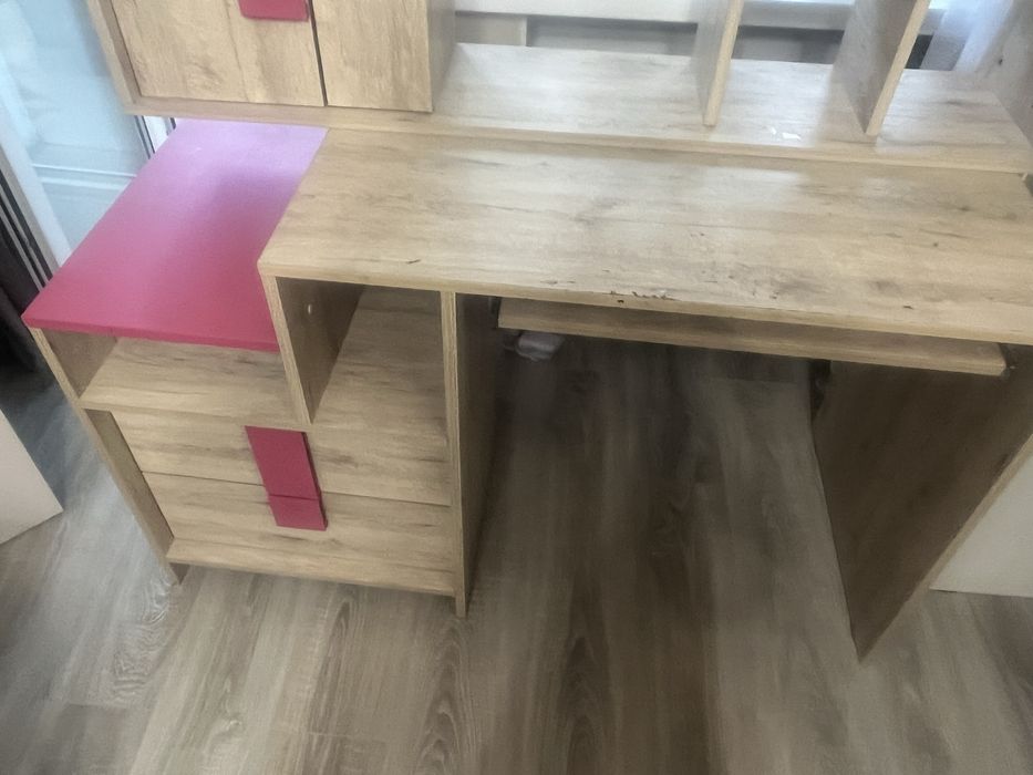 Продам письменный стол с полкой