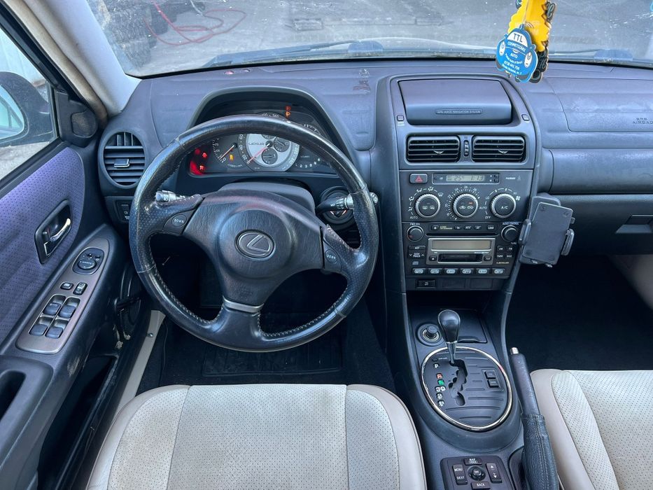 Lexus îs 200 benzină