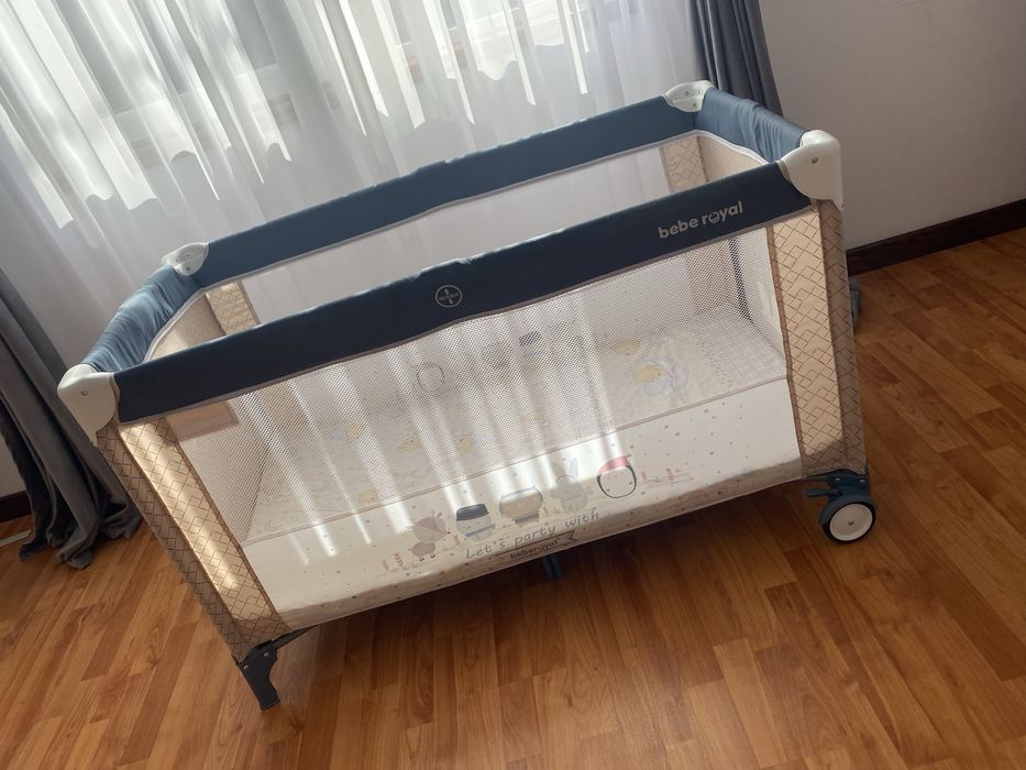 Patut pliabil cu masuta de infasat