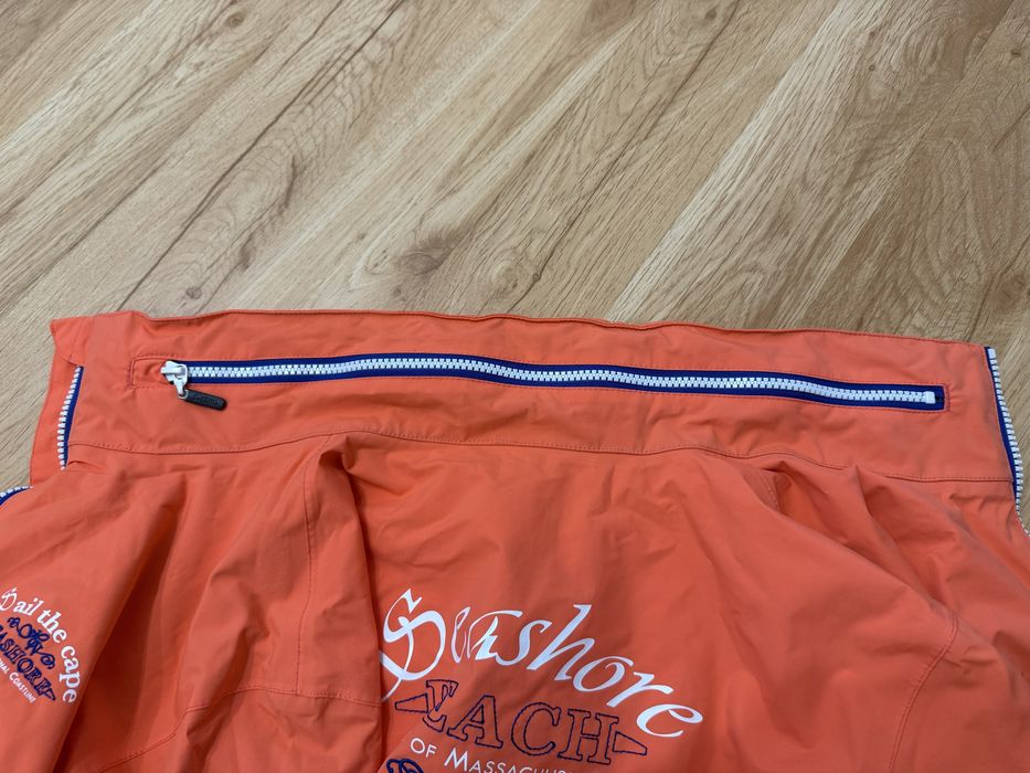 Дамско спортно яке с качулка против вятър и дъжд