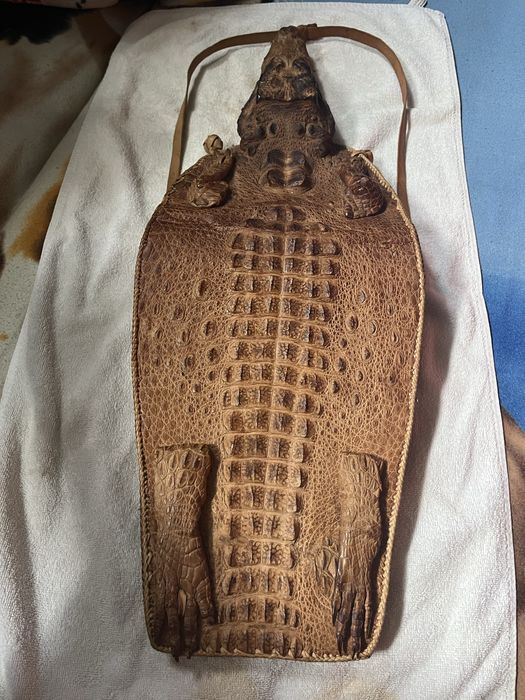 Geantă unicat din piele de aligator din Safari