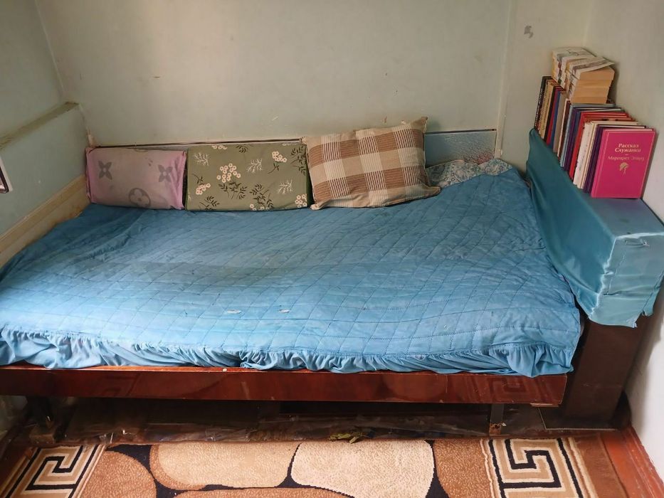 Продаётся мебель, журнальный стол, Шифонер шкаф, тумбочка