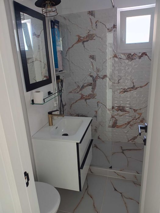 Vând apartament 4 camere