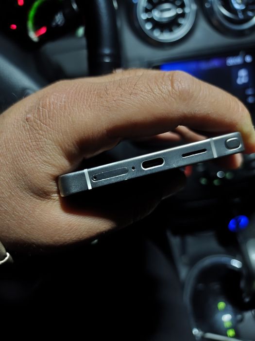 Samsung s 25 ultra 12/512 SROCHNA