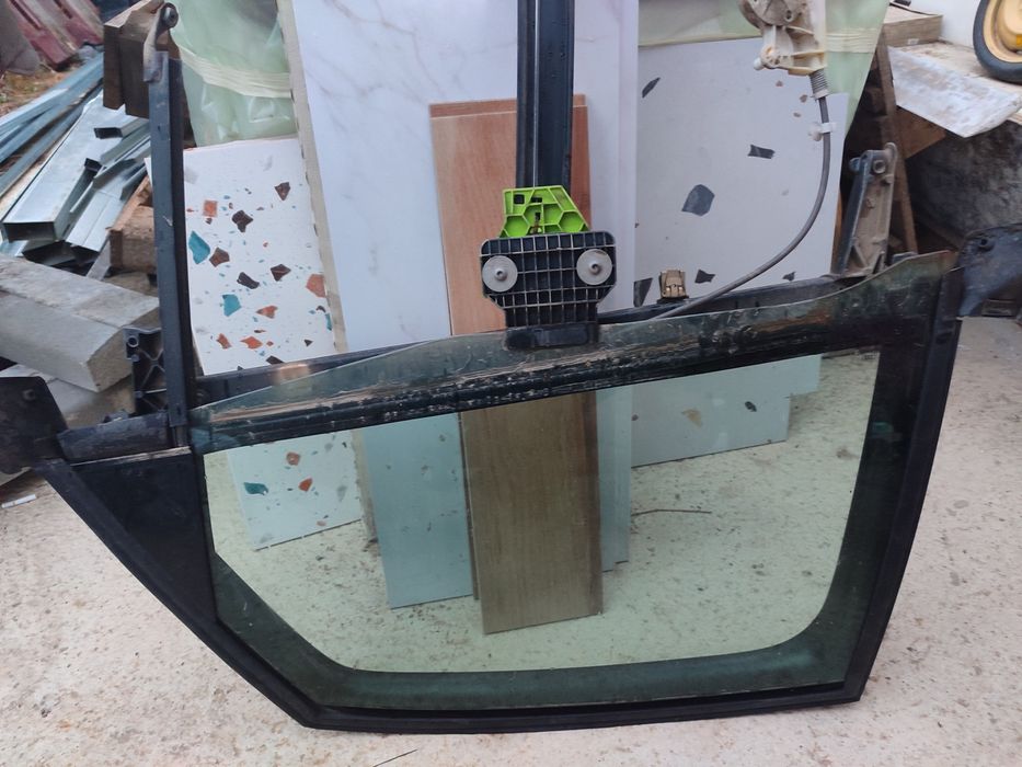 Стъкло водач + моторче за него за Audi A4 b6 2000/2004г