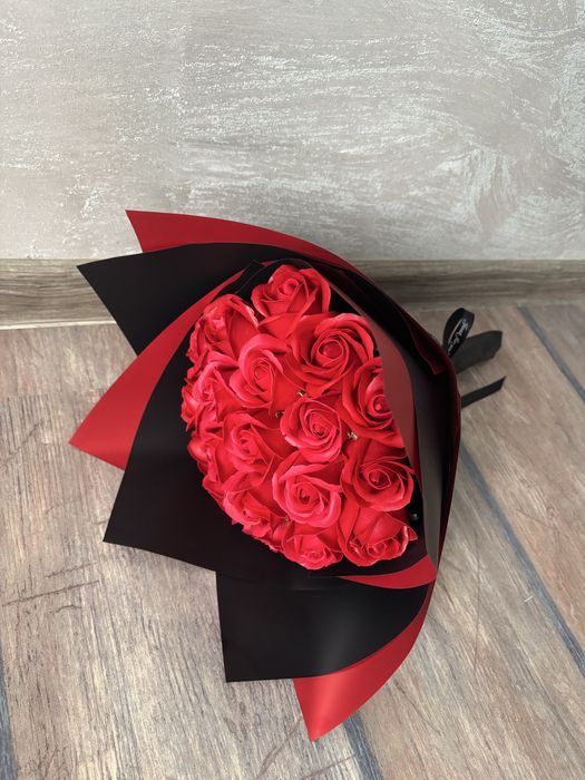 Букет с рози за Св.Валенти 8-ми март