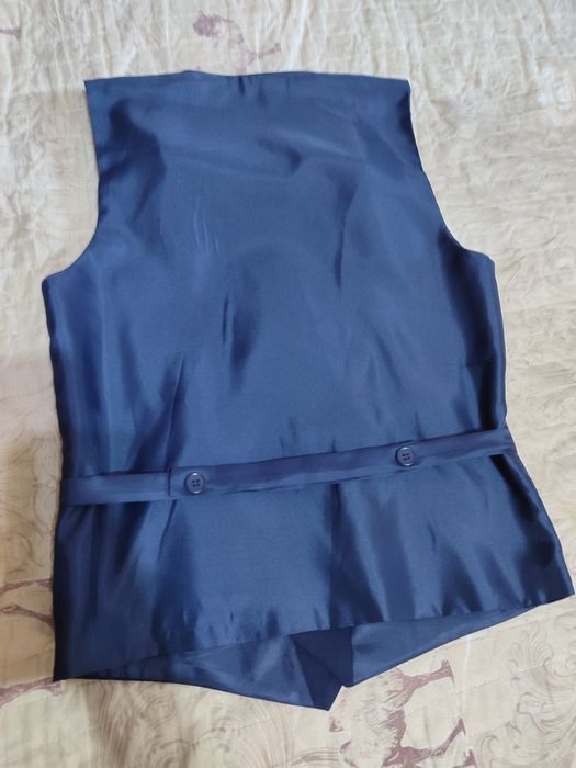 Продам жилетку в школу для подростка. Новая