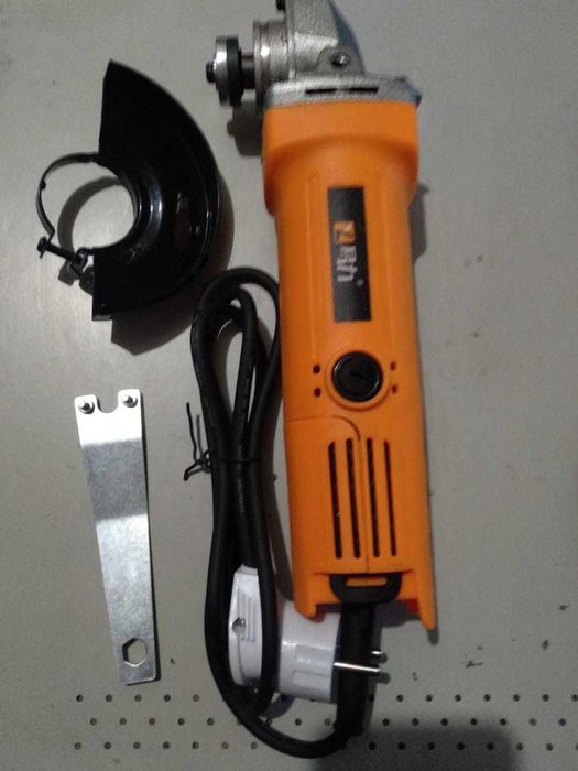 Болгарку продам новую