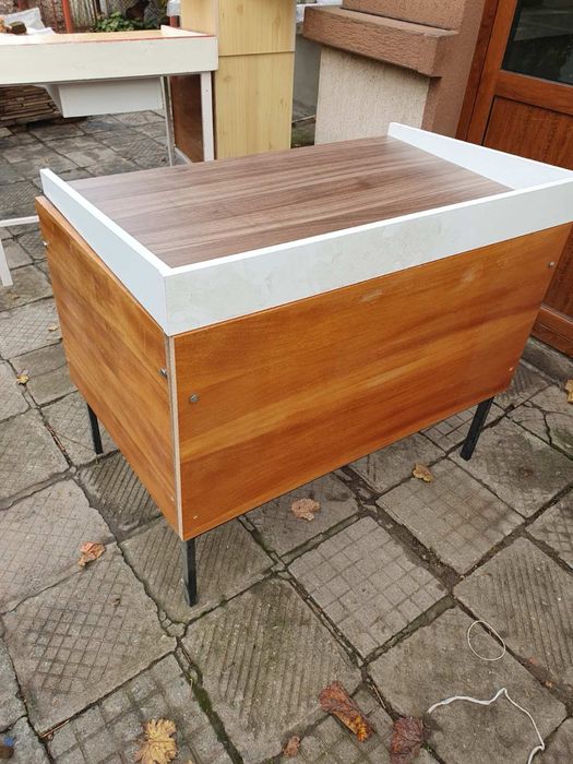 Щендери за дрехи и бюра