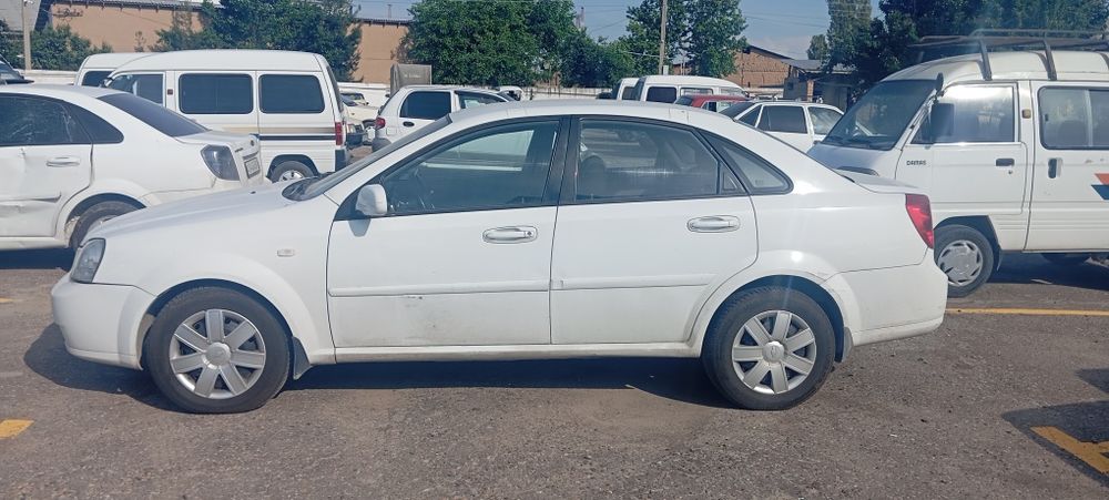 Автомобиль ласетти