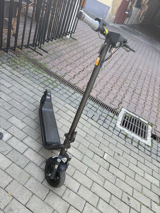 Vând trotinetă electrica NIU