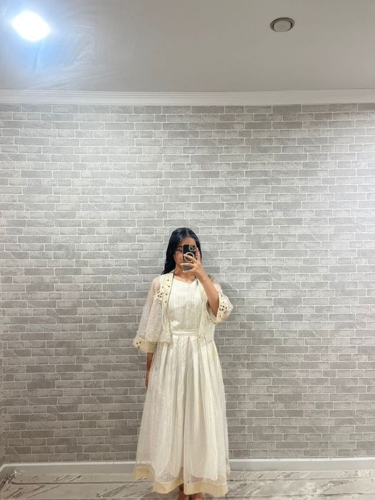 Платье белое, с накидкой