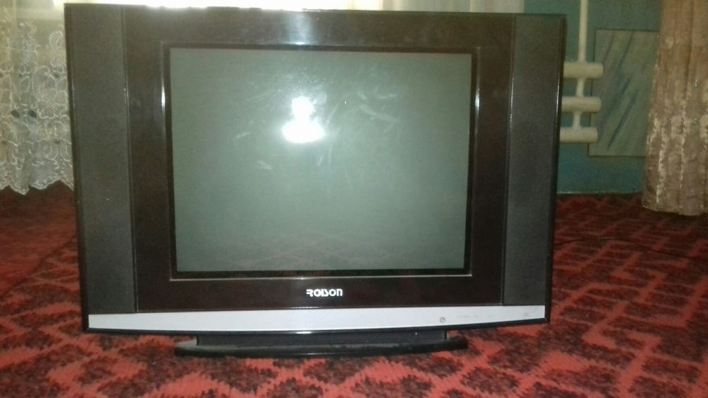 Roison televizor holati yahshi pulti bor