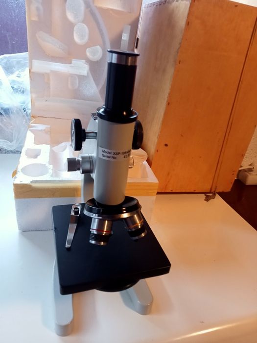 Vând Microscop nou xsp 105/A