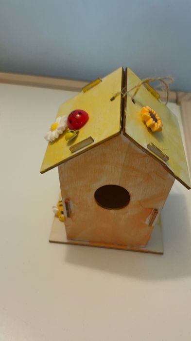 Дървена къщичка за сглобяване и оцветяване