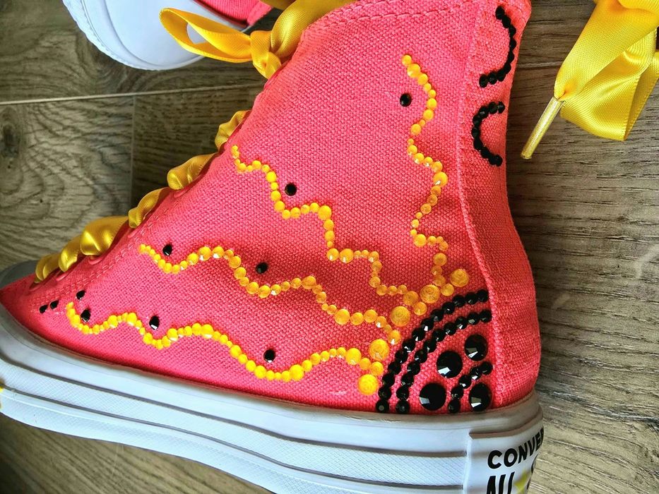 Converse unicat cu strasuri