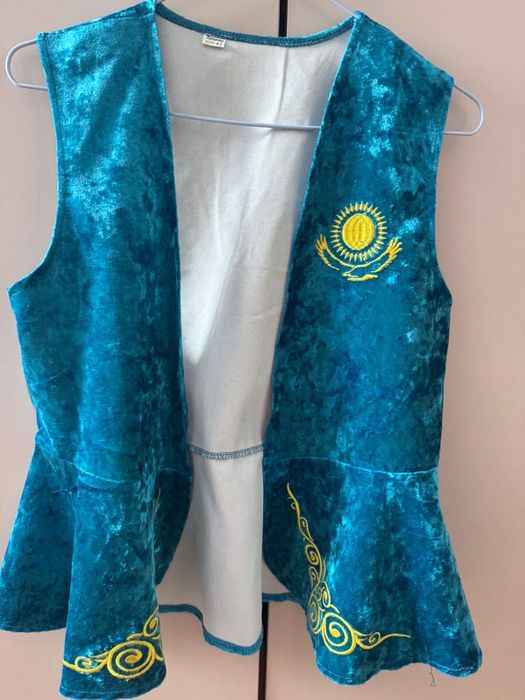 Национальная жилетка для девочки