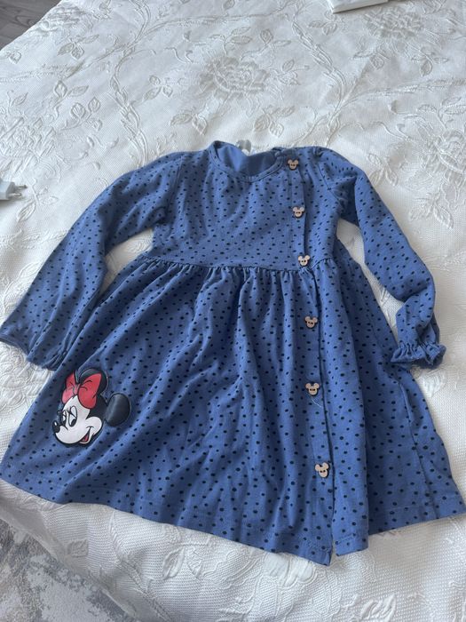 Много детской одежды