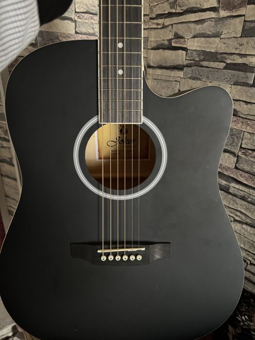 Акустическая гитара