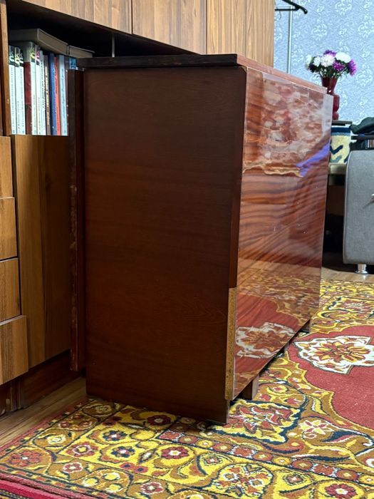 Продам стол книжку.б/у,цена окончательная 5000 тенге