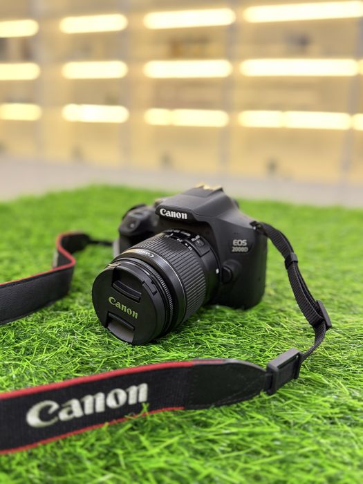 canon eos 2000D.